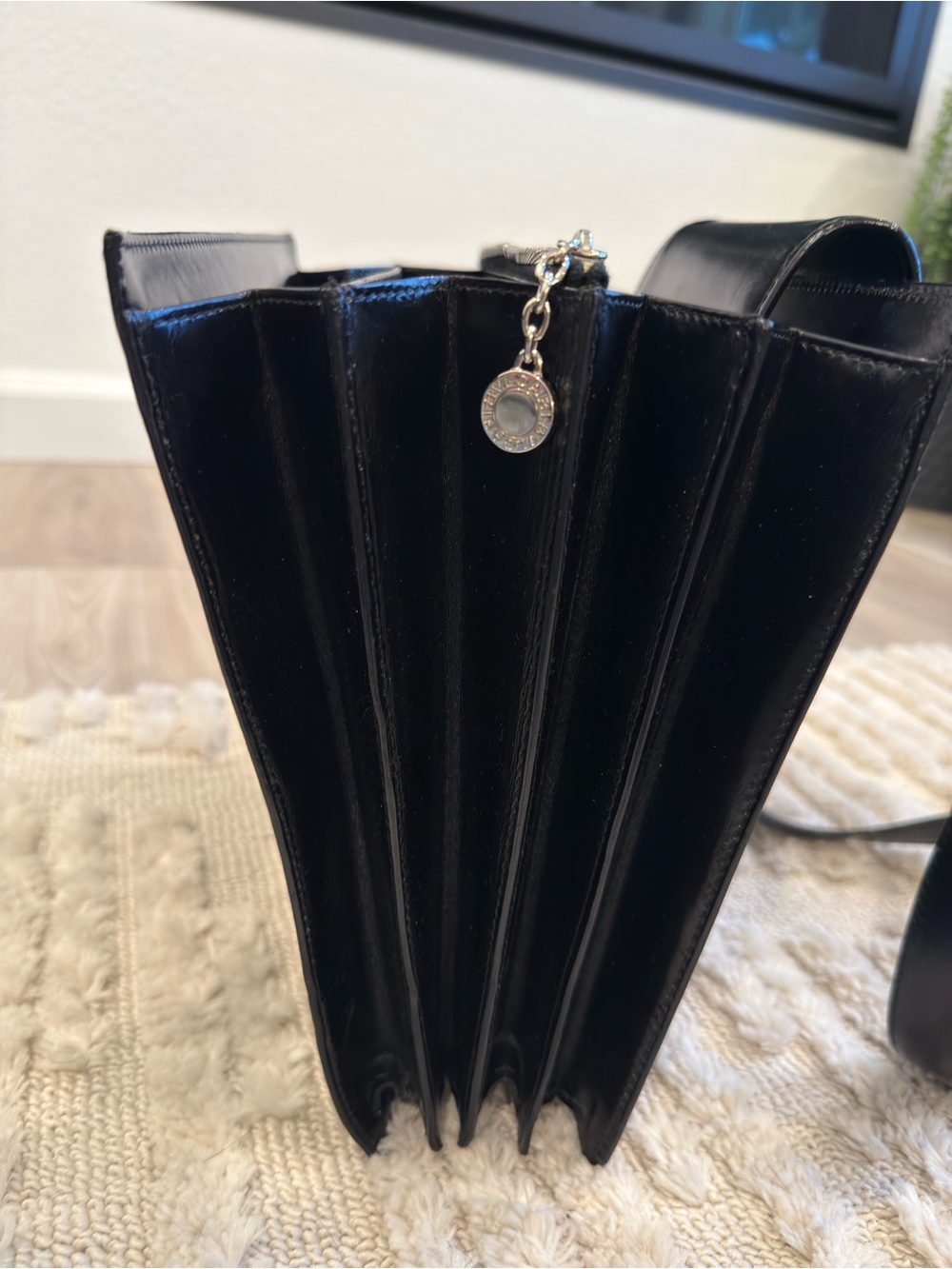 BVLGARI patent leather one strap shoulder bag with dust bag - Picture 7 of 12